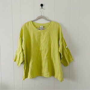 Relaxed Scoop-Neck Linen Top in Lime Green